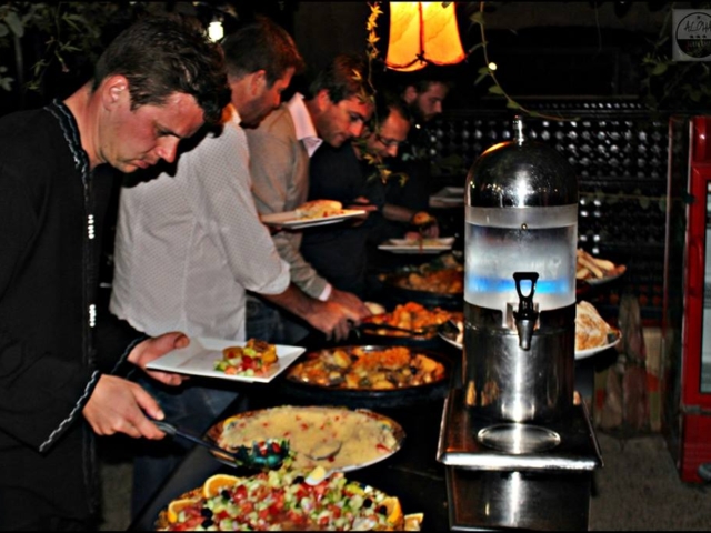 c'est un diner dans le restaurant d'aloha surf camp