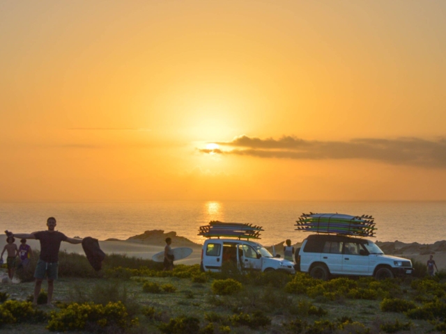 coucher de soleil en face d'aloha surf camp maroc