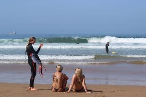 Surf féminin à Aloha Surf Camp Maroc