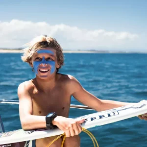 Stick solaire bleu spf50 de la marque EQ pour un surf trip au Maroc.